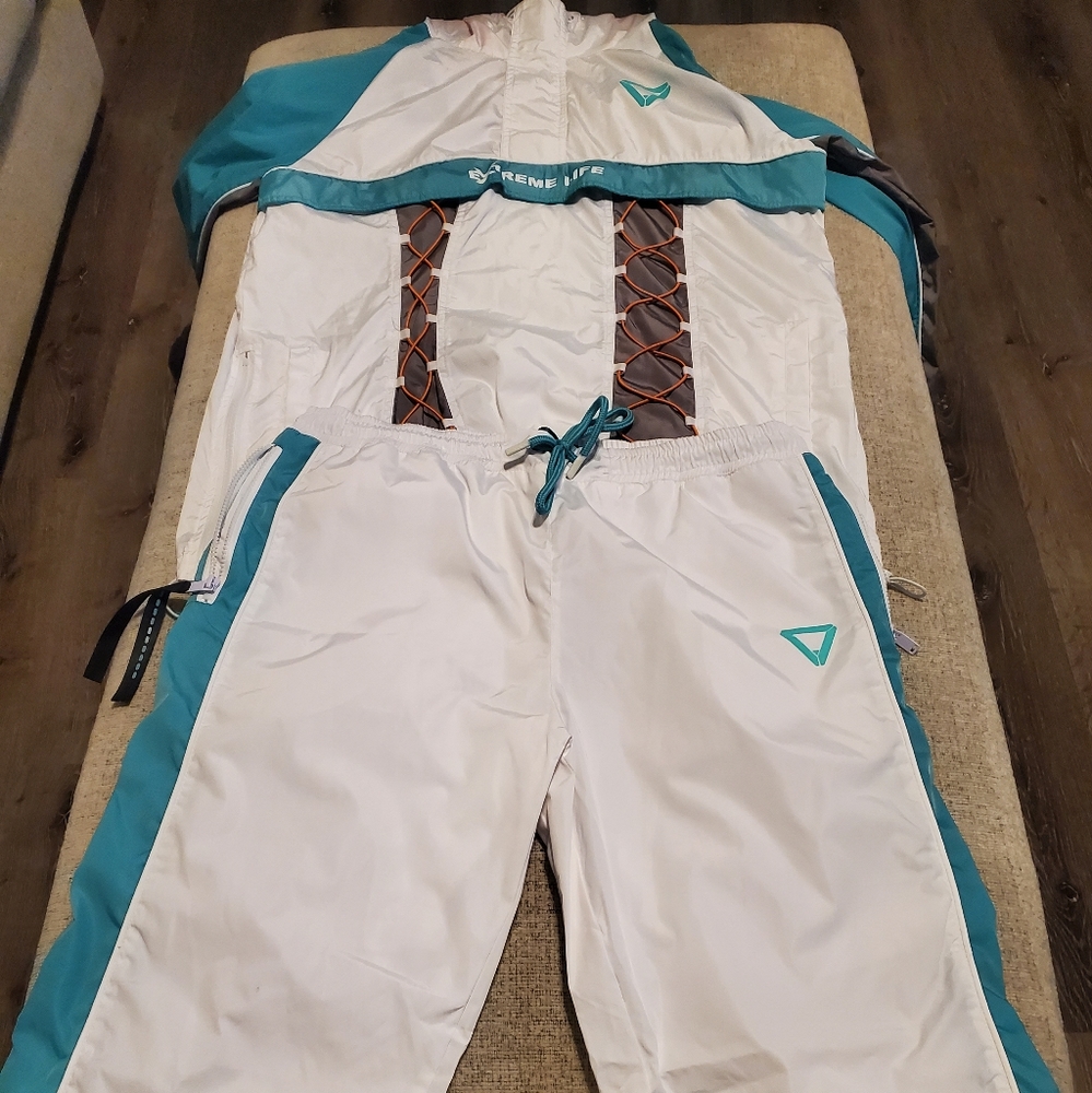 Jogging Set - Picture 2 of 5